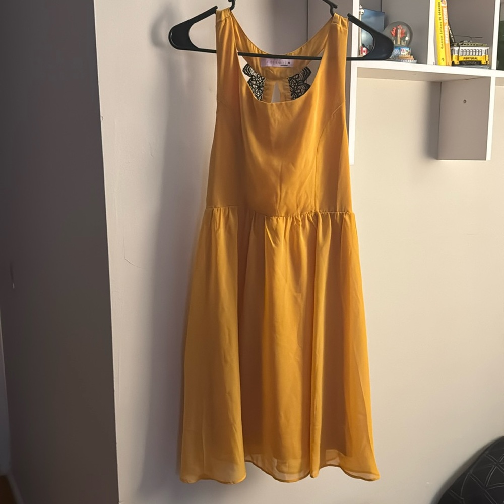 Short Alma Mater yellow dress Sz M